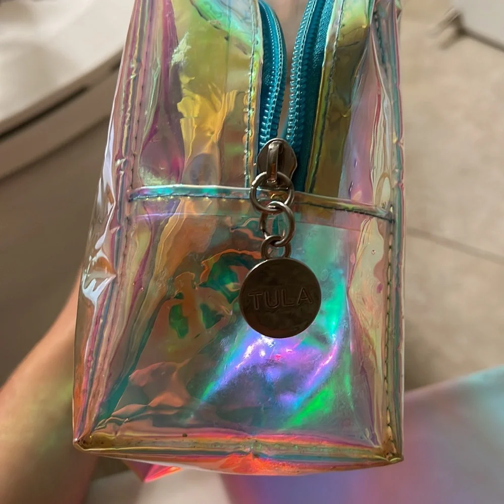 Holographic makeup pouch